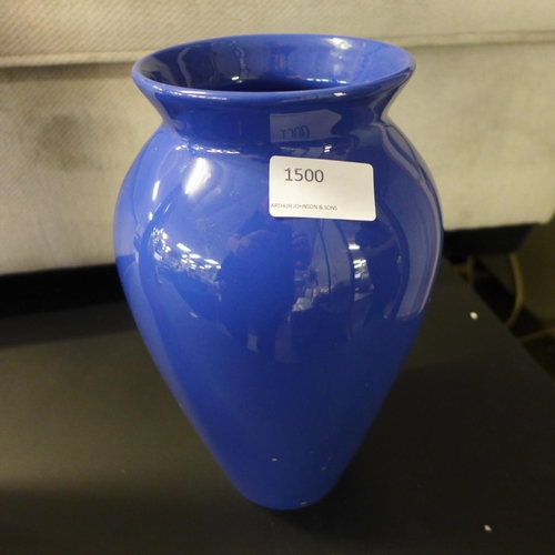 1493 - A blue ceramic vase