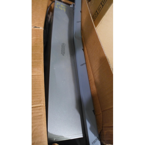 3239 - 4 x Mixed Extractors/ Parts inc Zanussi Chimney Cooker Hood, CDA Ceiling Hood Part 2 of 2, Bosch chi... 