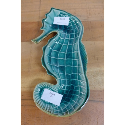 1353 - A ceramic Seahorse plate L25cm (565502)