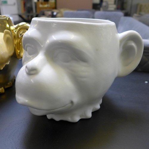 1473 - Two monkey pots, one gold, one white