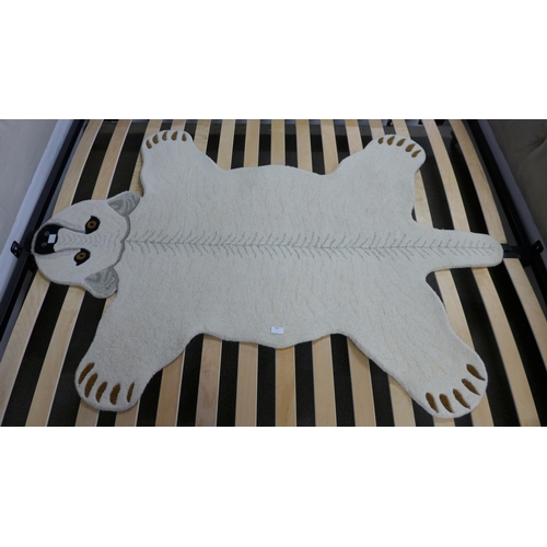 1489 - A large polar bear rug, 6ft x 4ft