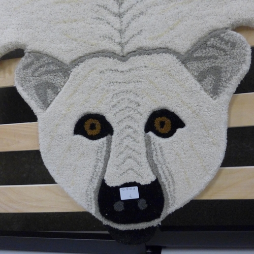 1489 - A large polar bear rug, 6ft x 4ft