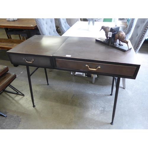 1501 - An industrial style dressing table