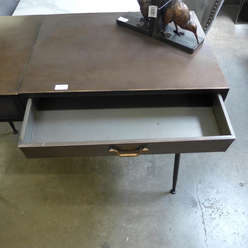 1501 - An industrial style dressing table