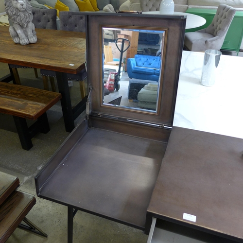 1501 - An industrial style dressing table