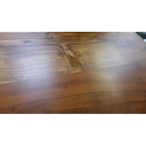 1437 - A large hardwood chopping board