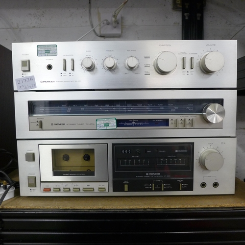 2161 - A collection of vintage Pioneer separates, SA-420 stereo amplifier, CT-320 cassette deck and TY-410L... 