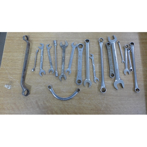 2014 - Approximately 18 Snap-on spanners in metric and imperial sizes