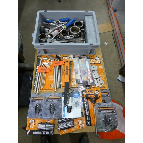 2048 - A tray of assorted tools including chain whip, drill bits, screwdrivers, Allen key set, wrench tool ... 