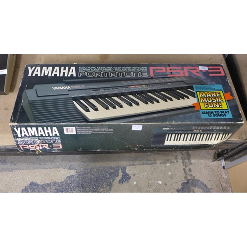 2068 - A Yamaha PSR2 electric keyboard