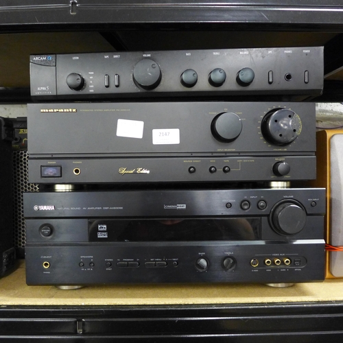 2147 - A stereo bundle: Arcam Alpha 5 amplifier, Marantz integrated amp (PM 44SE Mk II) and Yamaha Natural ... 