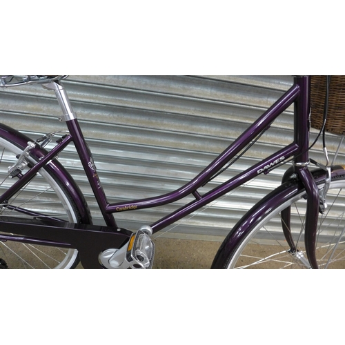 2204 - A Dawes Cambridge lady's bike - complete with mud guards, chain guard & basket