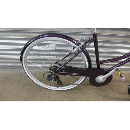 2204 - A Dawes Cambridge lady's bike - complete with mud guards, chain guard & basket