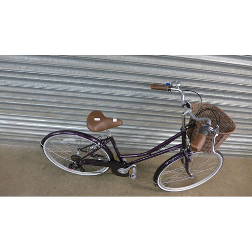 2204 - A Dawes Cambridge lady's bike - complete with mud guards, chain guard & basket