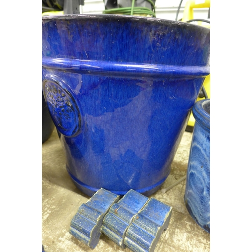 2221 - Four blue planters with feet