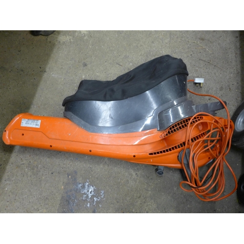 2232A - A Flymo garden vac