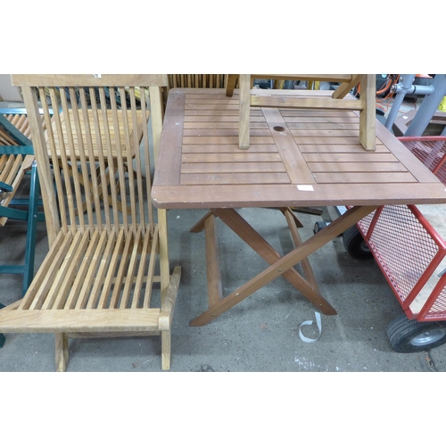 2236 - 6 Wooden garden chairs and table