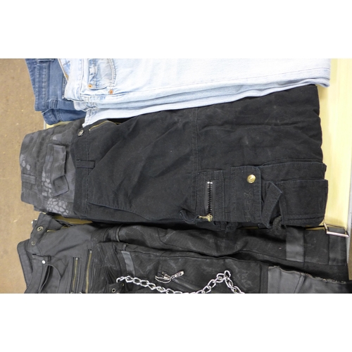 2251 - A bag of assorted clothing inc. jeans and work trousers