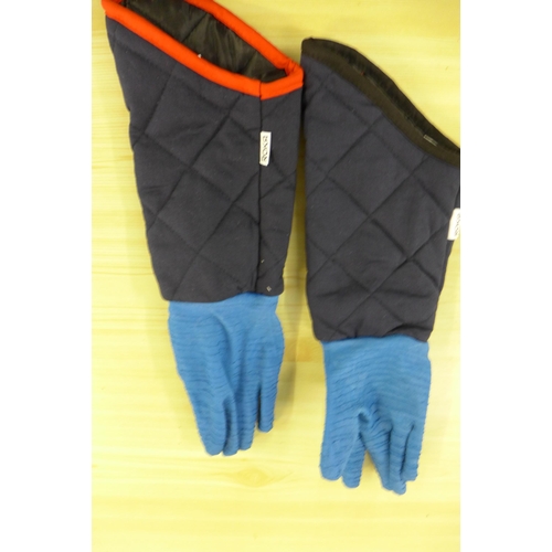 2263A - 3 ROKA heatproof gauntlets - sealed