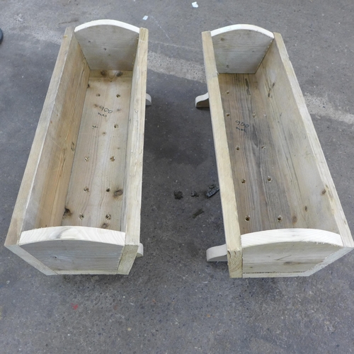 2274 - A pair of planters - 900mm x 300mm