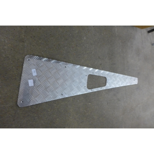 2305 - 2 Sheets of chequer plate steel