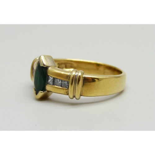 1004 - An 18ct gold, princess cut diamond and green stone ring, 5.5g, Q