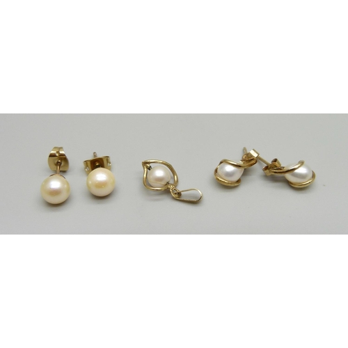 1006 - Two pairs of 9ct gold and pearl earrings and a similar pendant