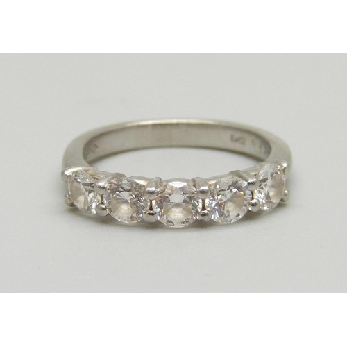 1014 - A platinum and five stone diamond ring, 4.3g, K