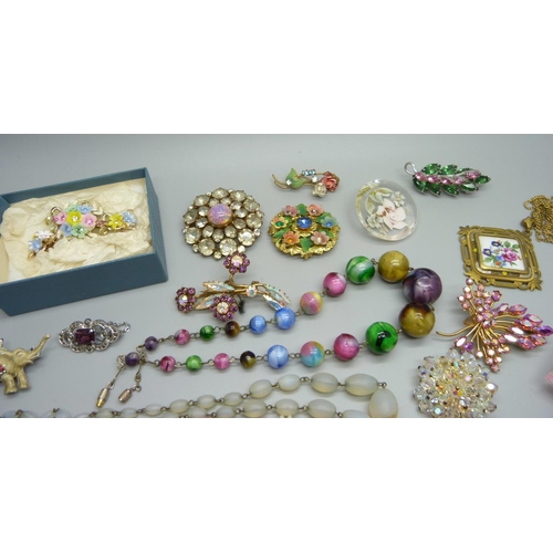 1029 - Vintage costume jewellery