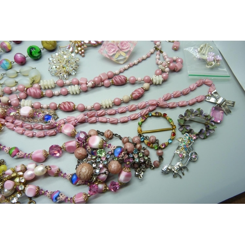 1029 - Vintage costume jewellery