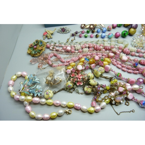 1029 - Vintage costume jewellery