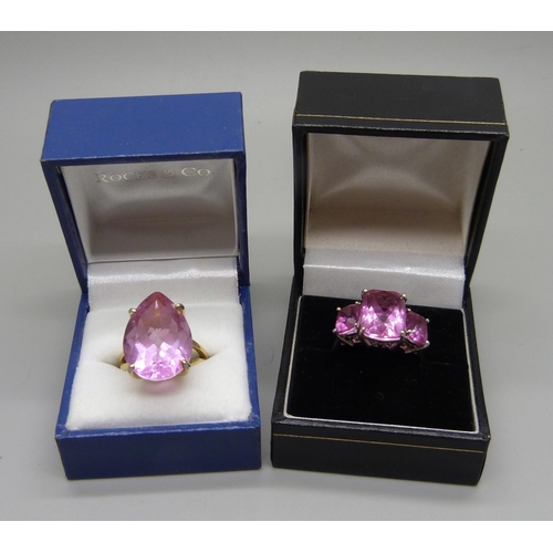 1052 - Two silver and pink stone set rings, N and P