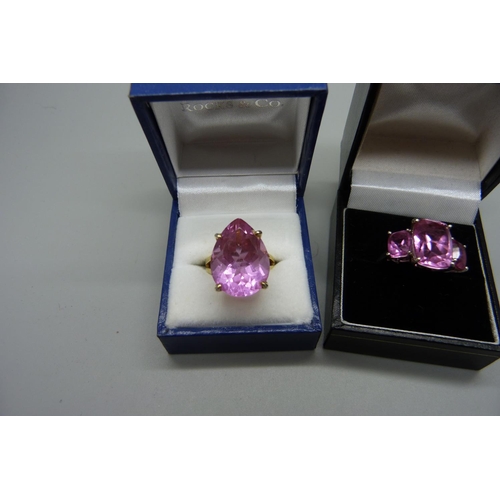 1052 - Two silver and pink stone set rings, N and P