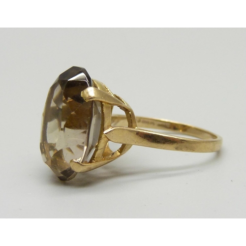 1055 - A 9ct gold, stone set ring, 4g, L