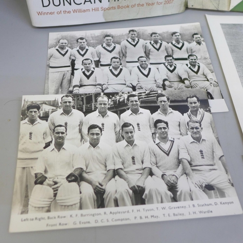 642 - A collection of facsimile cricket autographs including 1956 Nottingham players, a signed Trevor Bail... 