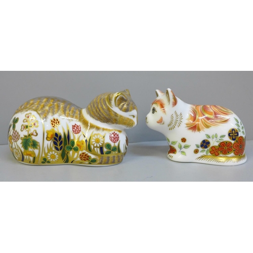 658 - Two Royal Crown Derby paperweights, Cottage Garden Cat and Spice Kitten, both with gold stoppers