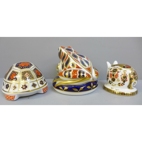 662 - Three Royal Crown Derby paperweights; Turtle, Frog and Imari Piglet