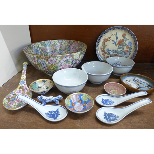 671 - A Chinese bowl, rice bowls and spoons