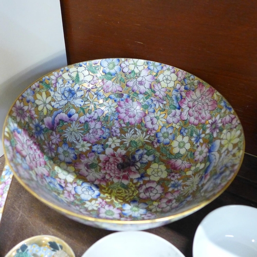 671 - A Chinese bowl, rice bowls and spoons