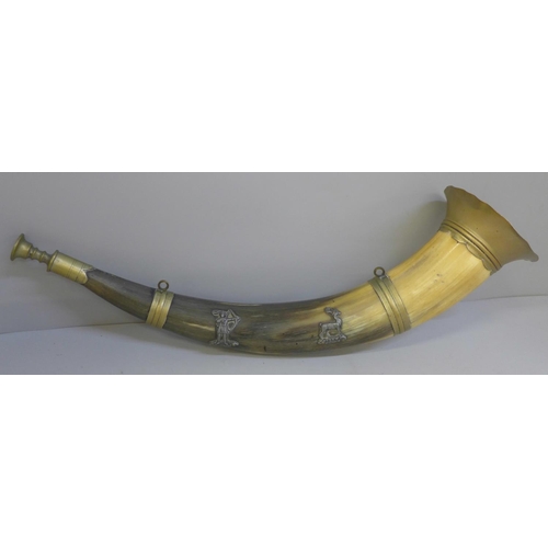 675 - A horn with Sherwood Foresters badges