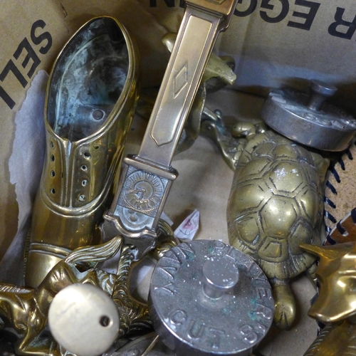 680 - A collection of brass and other metalwares, etc.