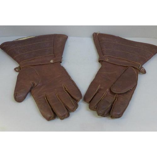 685 - A pair of leather motorbike or aviation gloves by Wareing Glove