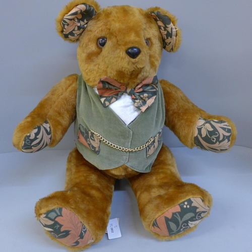 762 - The Old Fashioned Bear jointed Teddy with growler, 42cm