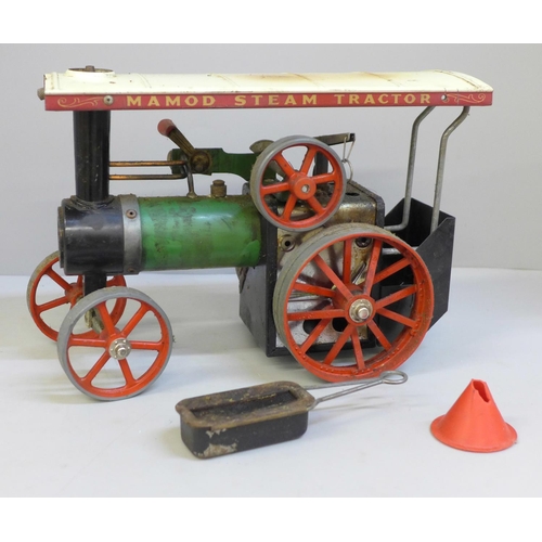 820 - A Mamod TE1a model traction engine, boxed