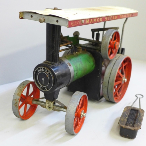 820 - A Mamod TE1a model traction engine, boxed