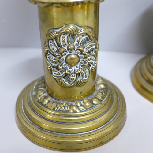 827 - Five Georgian brass candlesticks including two pairs