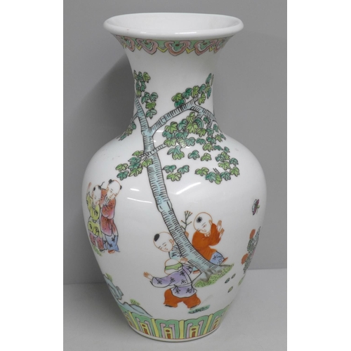 830 - An oriental vase, mark to the base, 26.5cm