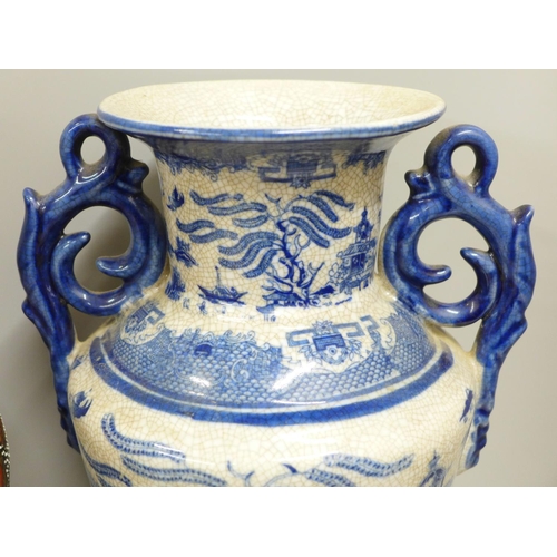 837 - A Chinese vase and an English 19th Century Willow pattern vase