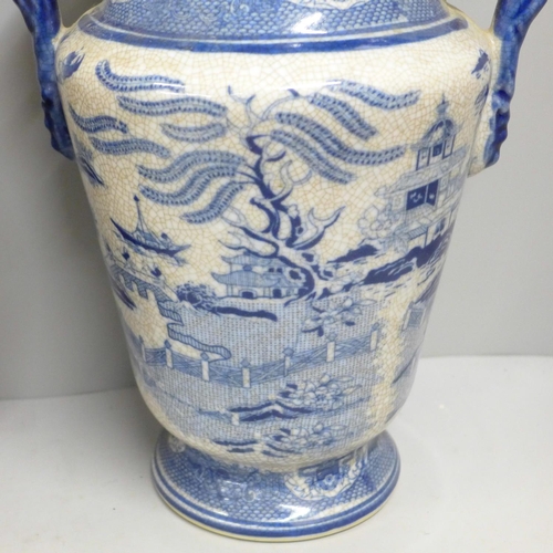 837 - A Chinese vase and an English 19th Century Willow pattern vase