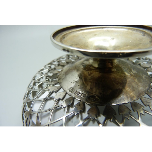 878 - A pierced silver dish, Birmingham 1932, 57g, 9.5cm diameter